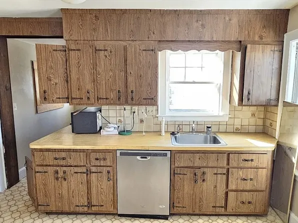 1024 N Main St, Brockton, MA