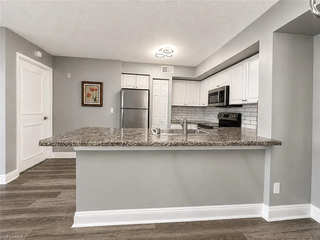 1240 Wildwood Lakes Blvd — Photo 1