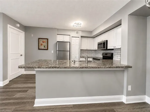 1240 Wildwood Lakes Blvd, Naples, FL