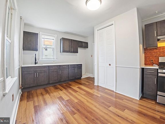 5th image of 704 N Michigan Ave