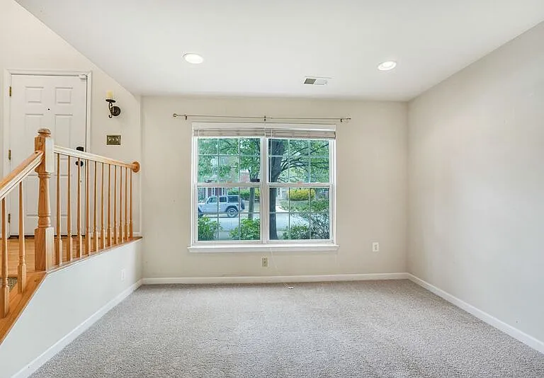 1606 Wilcox Ave — Photo 4