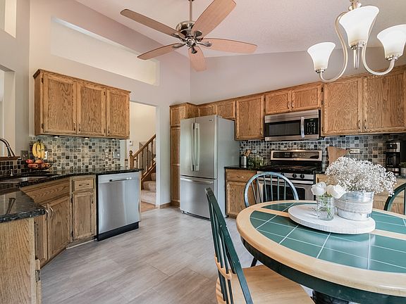 4th image of 9213 Victoria Ct N