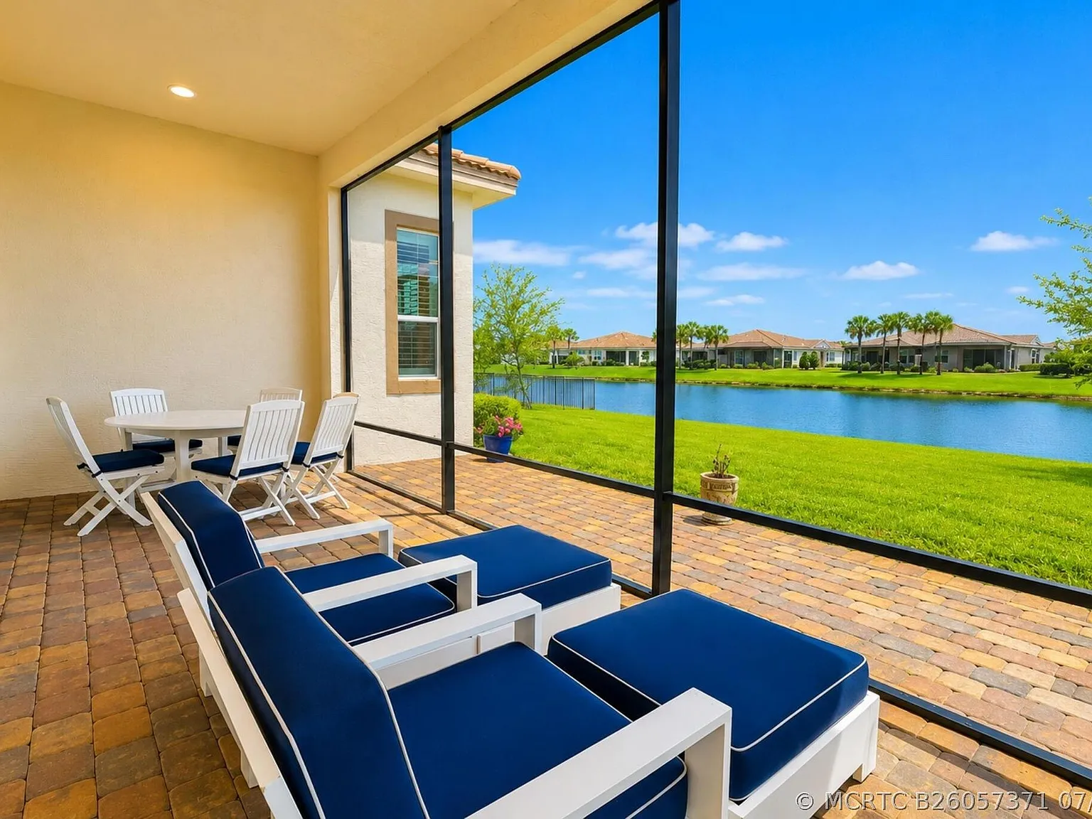 3 bed, 3.0 bath, 2222 sqft, $2,950 — Photo 2