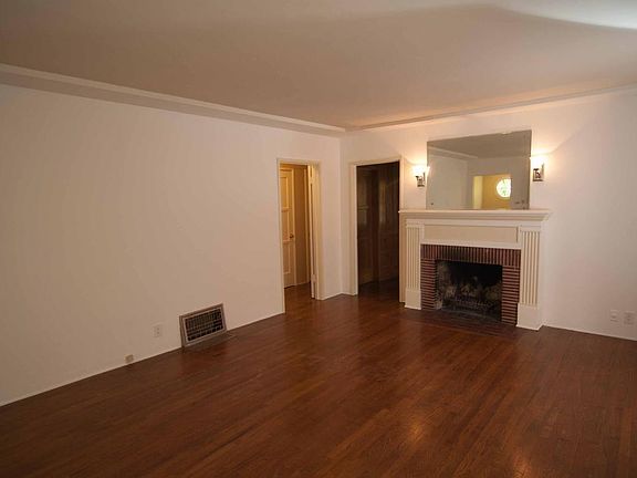 4th image of 1670 Veteran Ave