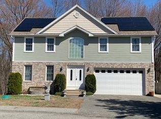 148 King St, Ludlow, MA 01056