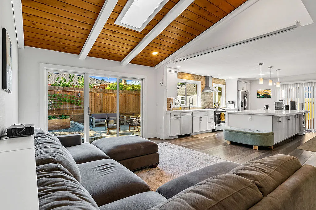 3 bed, 2.0 bath, 1440 sqft, $5,000 — Photo 2