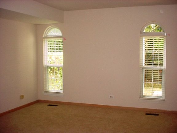 3rd image of 1392 Diamond Dr
