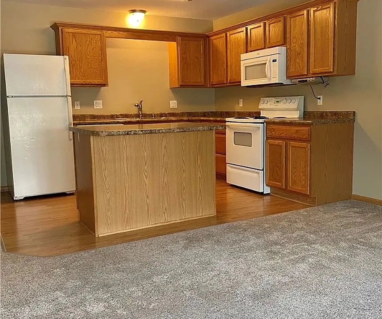 Townhouse for Rent! — Photo 4