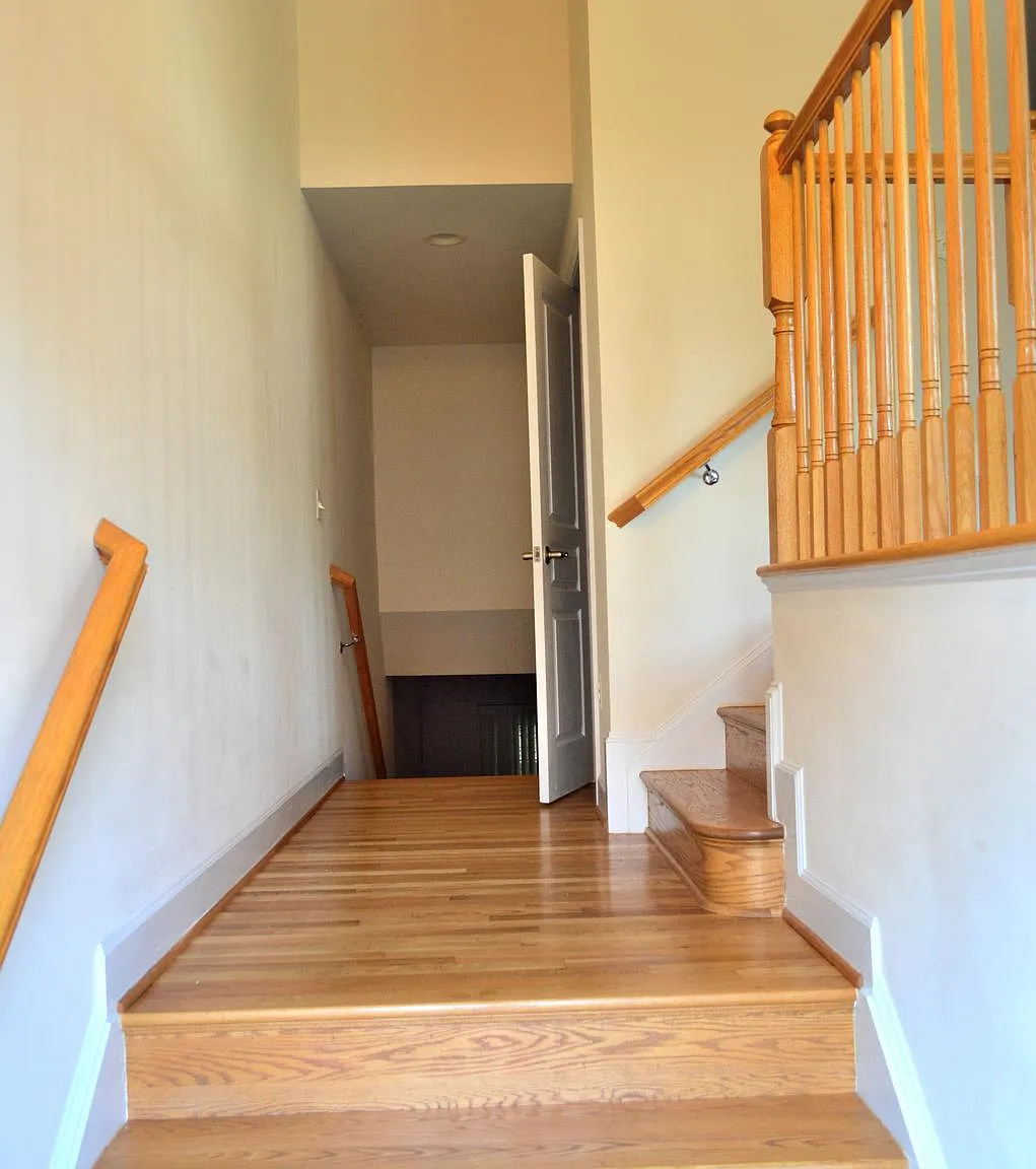 3 bed, 3.5 bath, 2034 sqft, $3,700 — Photo 3