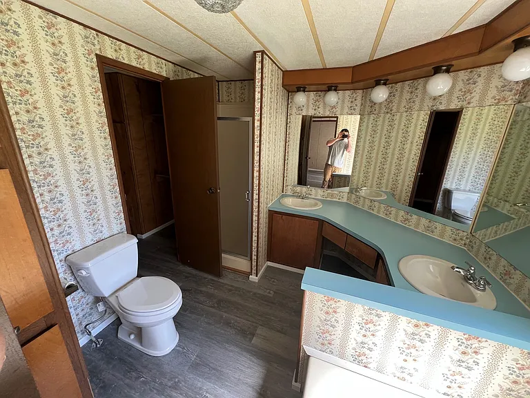 13217 Canyon Rd E — Photo 5