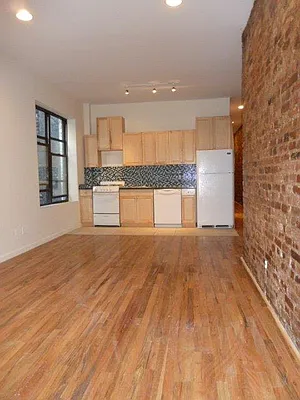 Rented by Chartwell Manhattan Realty | media 28