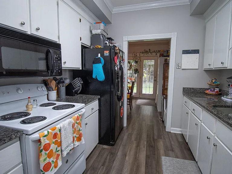 103 Ashley Ct — Photo 5