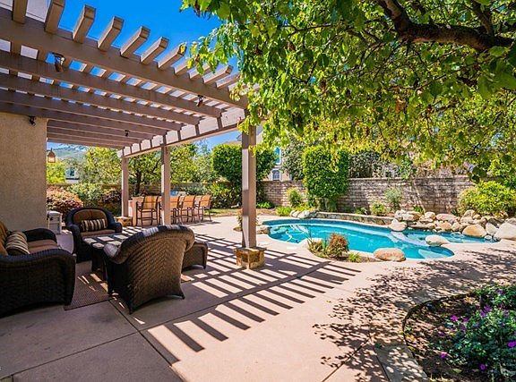 259 Via Felicia Thousand Oaks-large-033-