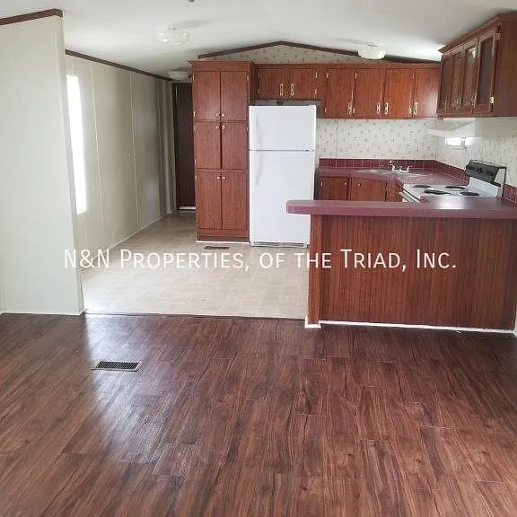 1079 Reynolds Rd #4 — Photo 5