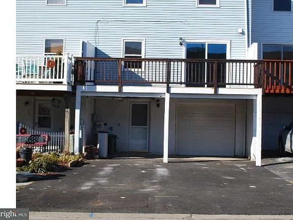 3rd image of 164 E Green Valley Cir