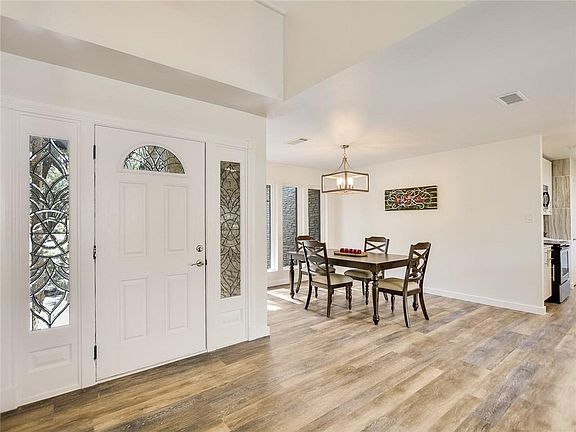 4th image of 9306 Meadowheath Dr