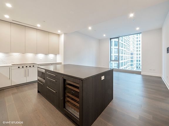 5th image of 403 N Wabash Ave #7b