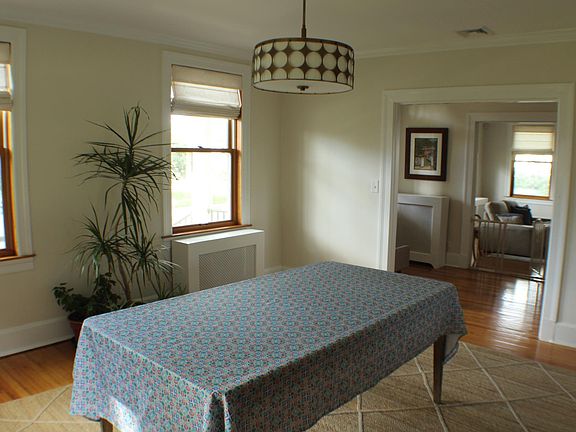 4th image of 318 Ellington Ave E