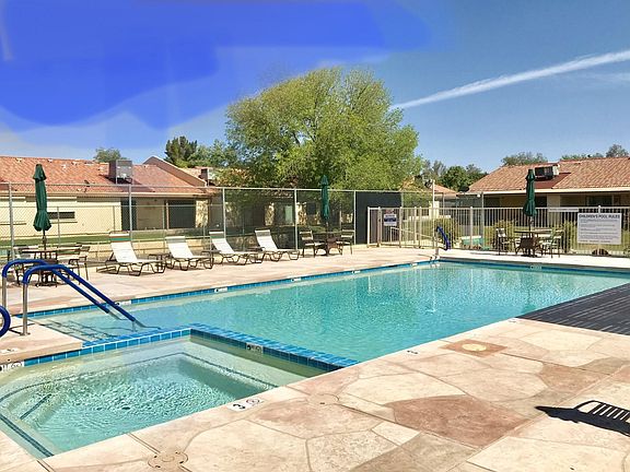 Greenfield Glen Pool and Spa area
