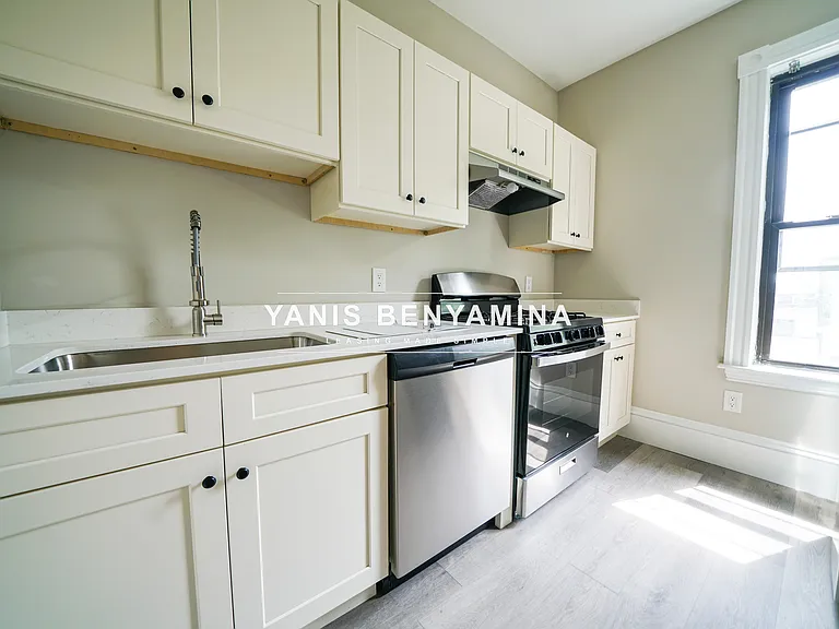 6A Pleasant Ave #4 — Photo 2