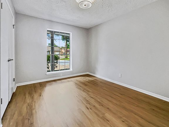 2nd image of 22130 Elsinore Dr