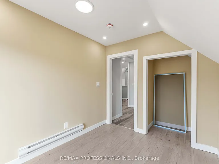 759 Barton St E #UPPER — Photo 17