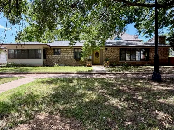 1503 SW Washburn Ave, Topeka, KS 66604