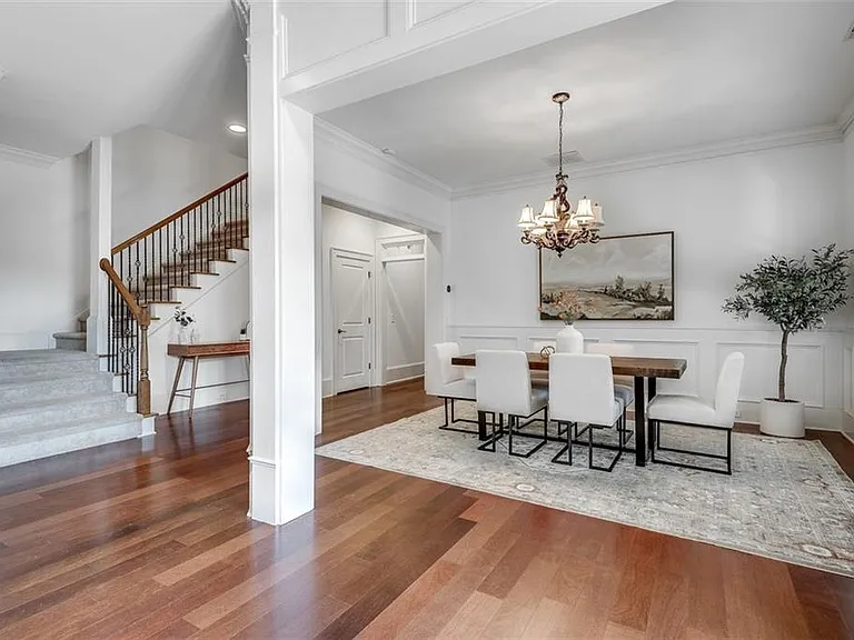 240 Lullwater Ct — Photo 4