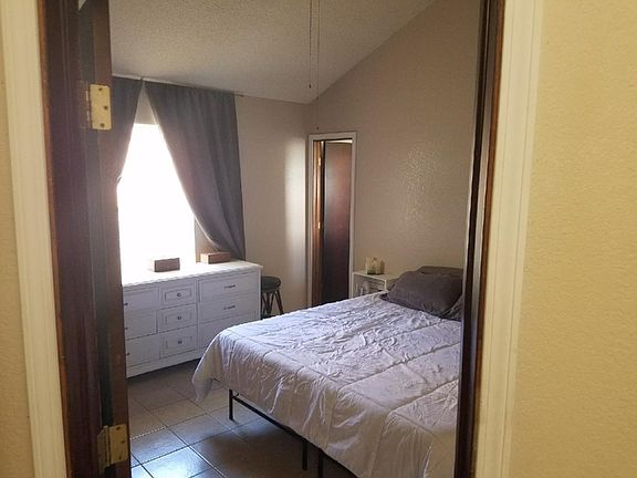 3rd image of 742 Hempstead Dr