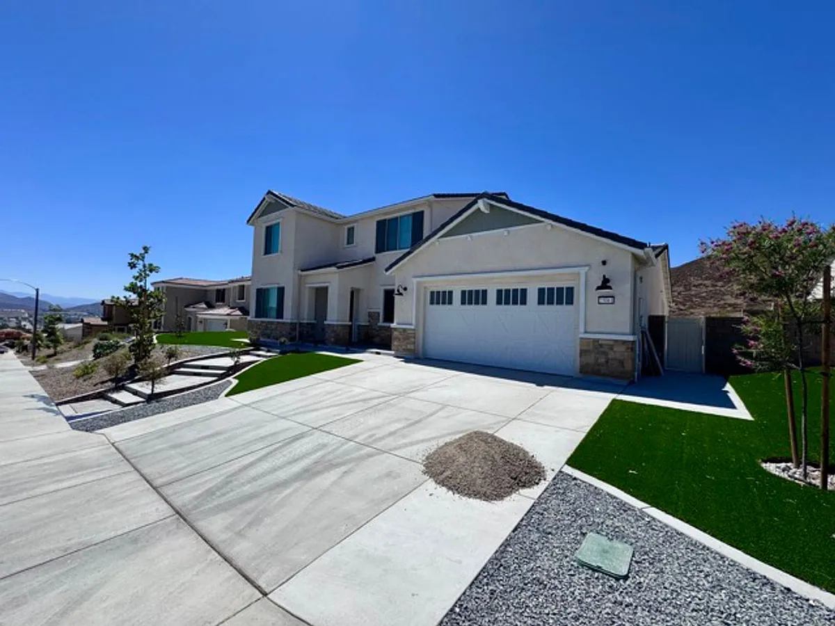 Building Photo - 25061 River Peak Dr