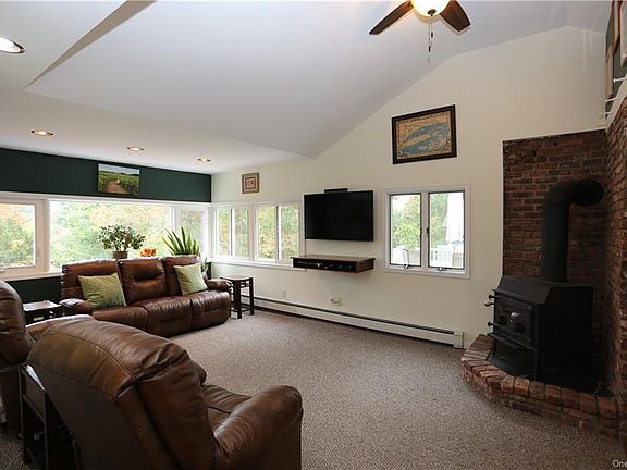 2nd image of 33 Brook Trl