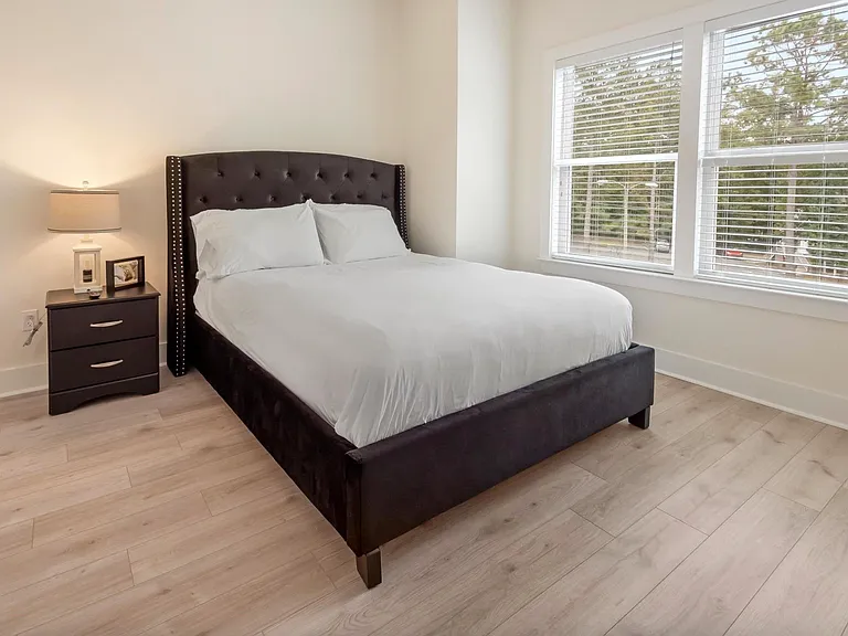 1577 Metropolitan Blvd #4 — Photo 9