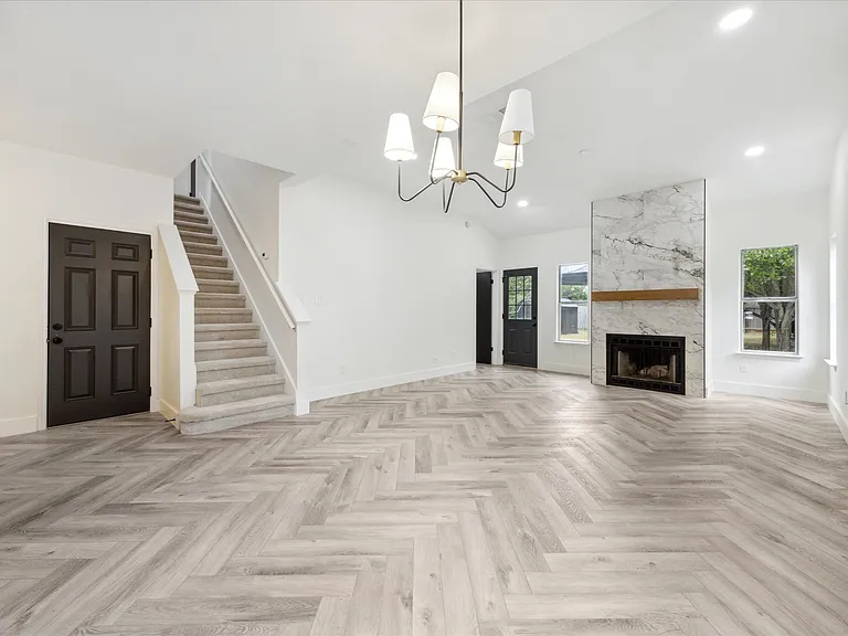 211 N Blue Ridge Pkwy — Photo 3