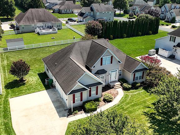 3rd image of 464 Orchard Grove Dr