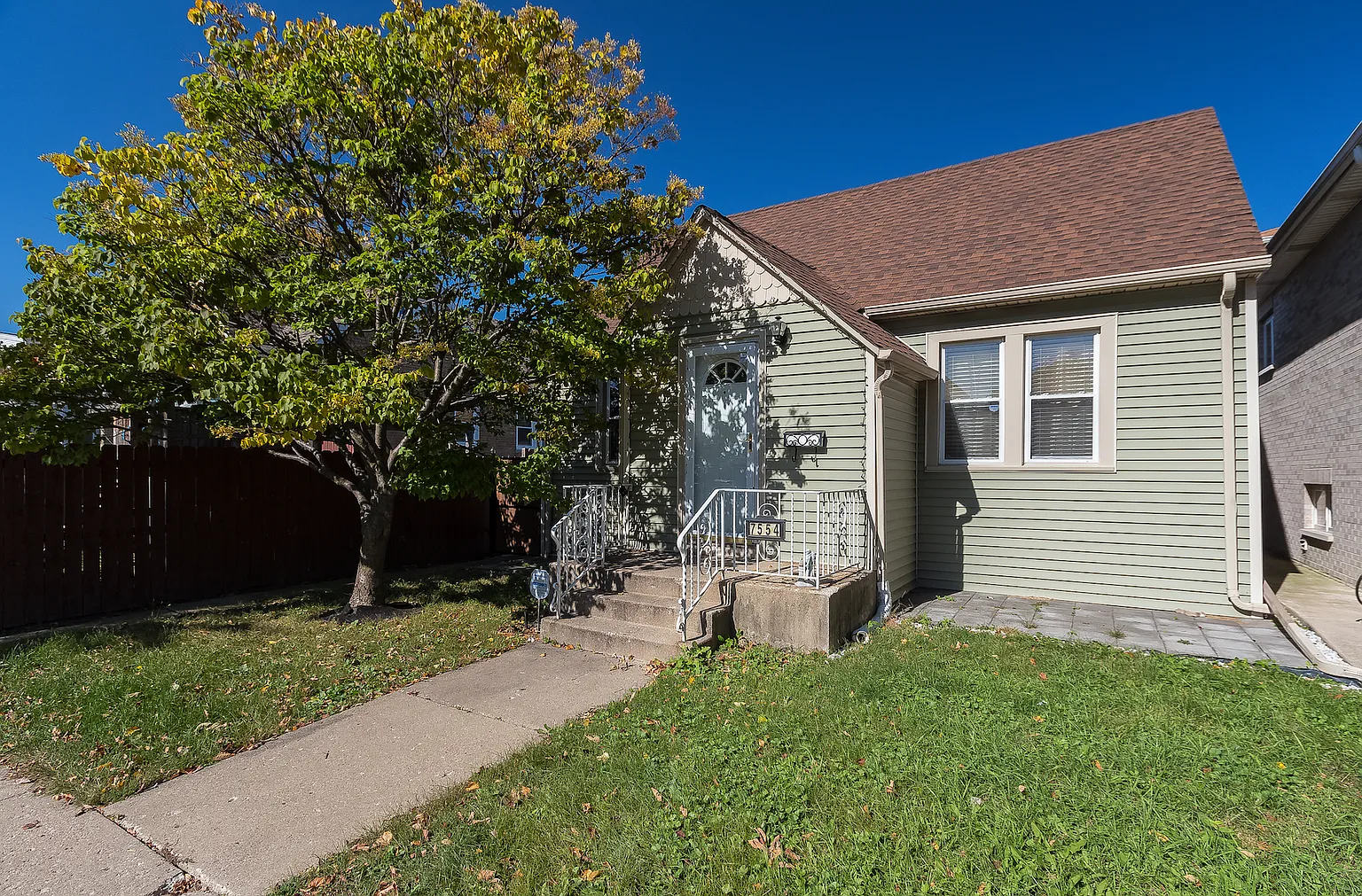 7554 W Forest Preserve Ave photo 1