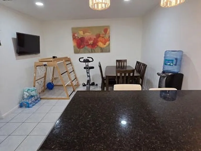 810 Sandtree Dr — Photo 2