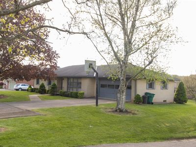 107 Valley Dr, Bridgeport, WV, 26330