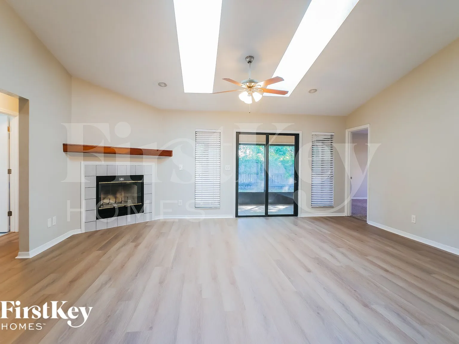 3 bed, 2.0 bath, 1528 sqft, $2,590 — Photo 3