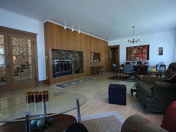 4th image of 106 E Anderson St #E