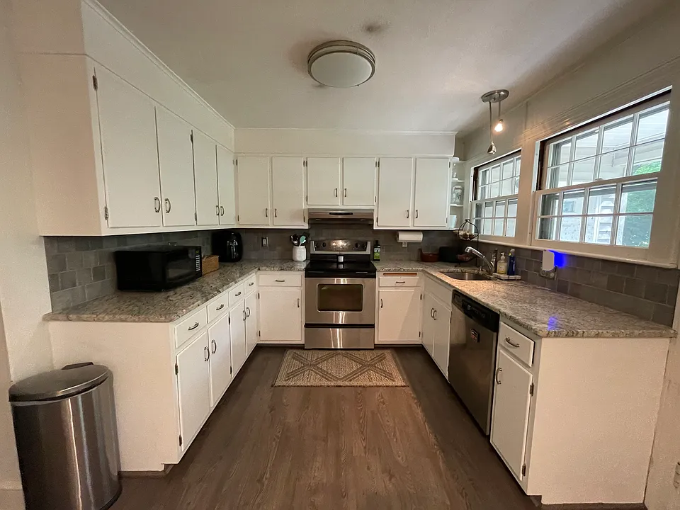 1059 Farmington Ave #1059