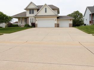 395 Brougham Rd, Robins, IA 52328