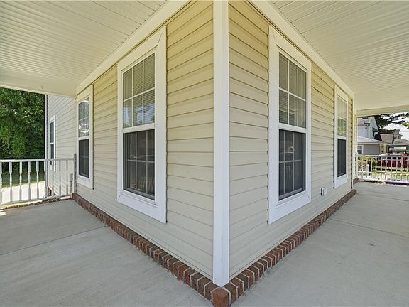 4th image of 2236 Maltby Ave