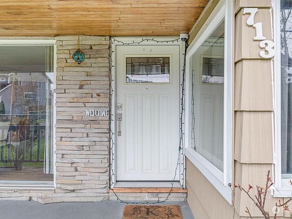 5th image of 713 1st Avenue S
