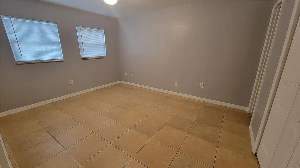 3 bed, 2.0 bath, 893 sqft, $1,749 — Photo 4