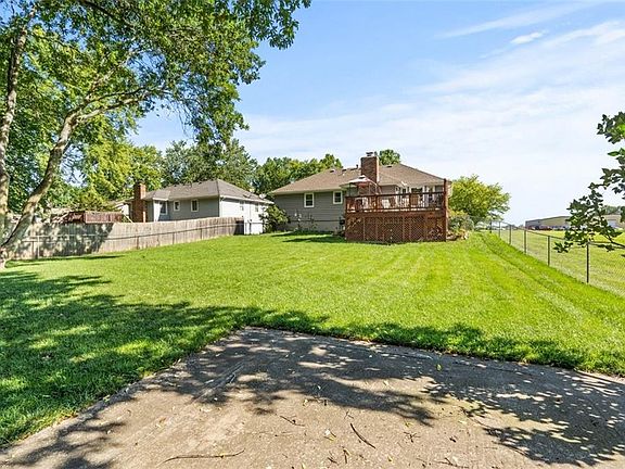 4th image of 3018 Sweet Briar Dr
