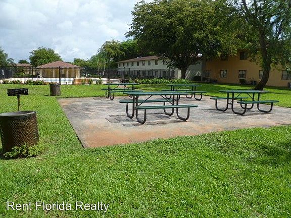 3rd image of 5030 Palm Hill Dr APT 132