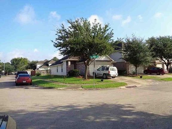 Exterior Neighborhood (street photo)
