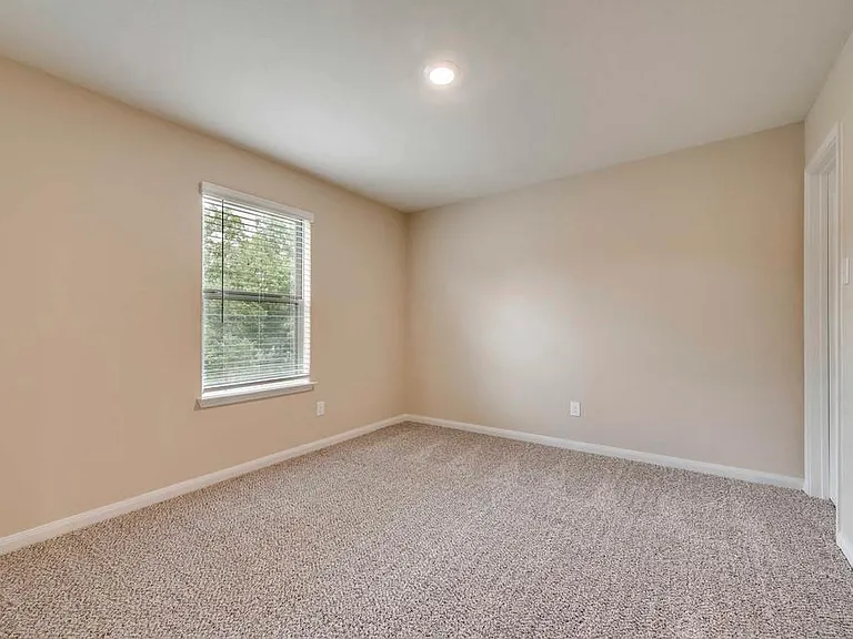 228 Ridgeland Oak Dr — Photo 10