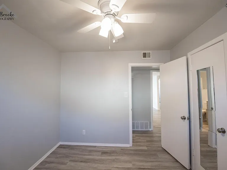 1020 W Cornelia Ave — Photo 27
