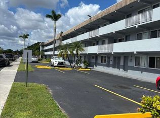 Agua Dulce Condo, Sweetwater, FL 33174